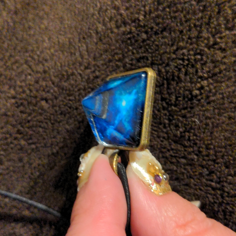 ❤️ Blue Pyramid Necklace - Picture 3 of 4